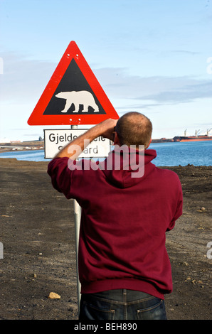 Spitzbergen, Svalbard, Longyearbyen, Eisbär-Warnschild Stockfoto