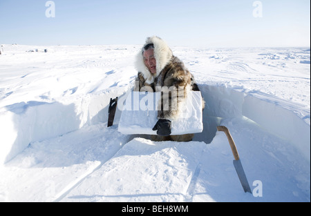 Gojahaven ist eine Stadt im äußersten Norden von Kanada in 1000 wo Inuit Leben. Nicht viele Inuit viel die Fähigkeiten für den Bau einer inglo Stockfoto