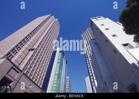 Niedrigen Winkel einen Blick auf die Hochhäuser im Westen Umeda, Kita-Ku, Osaka, Japan Stockfoto