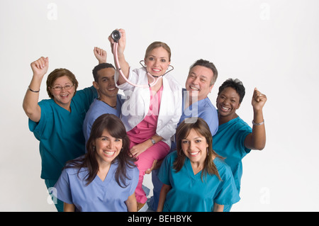 Gruppenbild der Krankenschwestern tragen Arzt Stockfoto