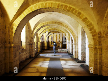 Antony Gormley Statue, Winchester Cathedral Stockfoto