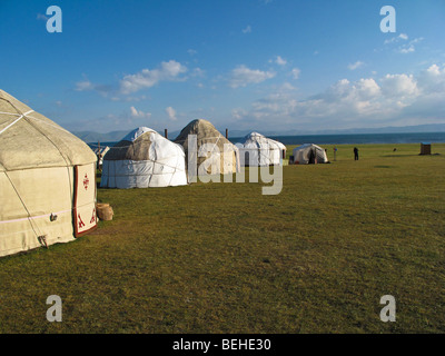 Jurten in der Nähe von Son-Kul-See im Tian Shan-Gebirge in Zentral Kirgistan Stockfoto