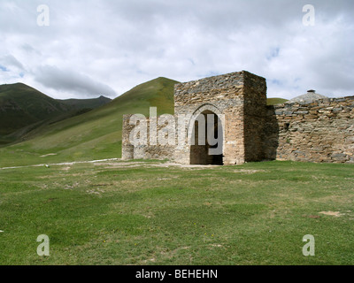 15. Jahrhundert Karawanserei an der Seidenstraße in Tash Rabat, Tian Shan-Gebirge, östliche Kirgisistan Stockfoto