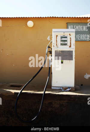 alten Zapfsäule, Solitaire Tankstelle Stockfoto