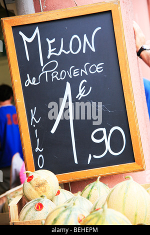 Melone am Marktstand, Le Marche Forville, Cannes Stockfoto