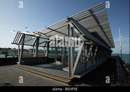 Architektonische Details des neuen preisgekrönten Café am Ende des Deal Pier, Kent Stockfoto