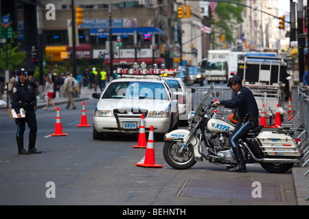 Motorrad-Polizei in Downtown Manhattan New York City Stockfoto