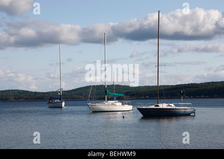 Segelboote an der Presque Isle Marina in Marquette Michigan Lake Superior in den USA USA von oben Great Lakes keiner horizontal hochauflösende See Stockfoto