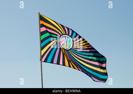 Joshua Tree Roots Music Festival California Frieden Flagge Stockfoto