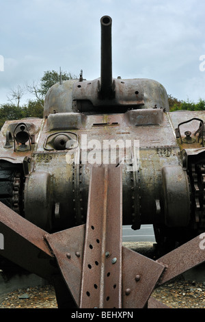 Weltkrieg zwei tschechische Igel und Sherman-Panzer WW2 Omaha 6. Juni 1944 Museum in Saint-Laurent-Sur-Mer, Normandie, Frankreich Stockfoto