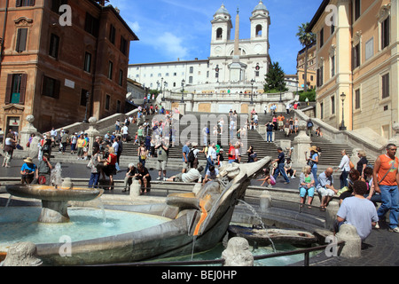 Die Barcaccia Brunnen, Spanische Treppe und der Kirche Trinita dei Monti in Rom Italien Stockfoto