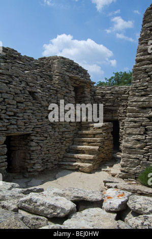 Der restaurierte Dorf des Bories mit seinen traditionellen Stein gallischen Hütten, Gordes, Vaucluse, Provence Alpes Côte d ' Azur, Frankreich Stockfoto