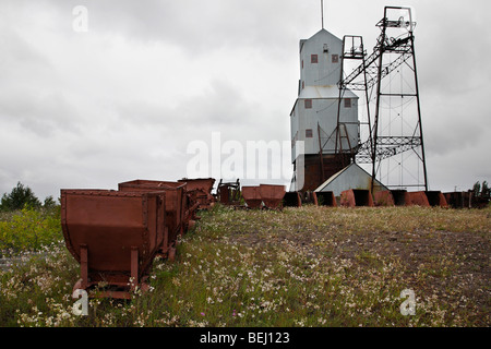 Shaft House und Erzwagen bei Quincy Copper Mine in Hancock Michigan USA horizontale Hi-res Stockfoto