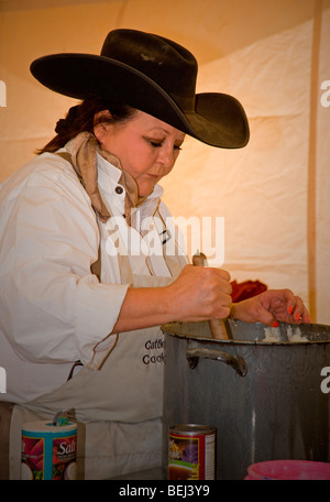 Der Lincoln County Cowboy Symposium und Chuck Wagon Kochwettbewerb findet statt in Ruidoso Downs, New Mexico. Stockfoto