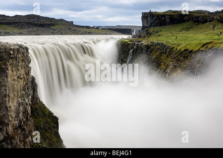 Der Dettifoss ist der mächtigste Wasserfall in Europa und befindet sich im nordöstlichen Teil auf Island. Stockfoto