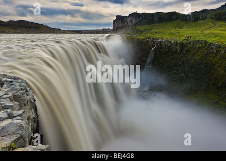 Der Dettifoss ist der mächtigste Wasserfall in Europa und befindet sich im nordöstlichen Teil auf Island. Stockfoto