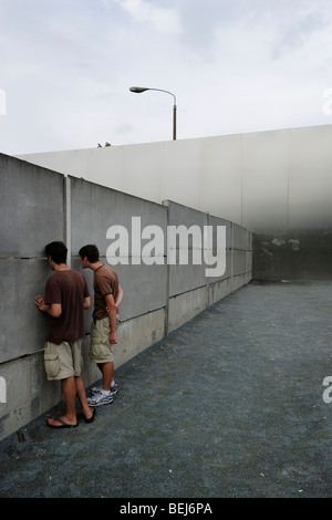 Berlin. Deutschland. Gedenkstätte Berliner Mauer an der Bernauer Straße ist Bestandteil der Geschichtsmeile Berliner Mauer. Stockfoto