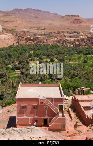 Großes Haus in dem Dorf Tinghir Dades Tal hohe Atlasgebirge Marokko Stockfoto