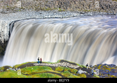 Der Dettifoss ist der mächtigste Wasserfall in Europa und befindet sich im nordöstlichen Teil auf Island. Stockfoto