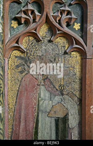 Entstellte gemalte Bild des heiligen Gregor in der Rood Bildschirm, St. Giles Kirche, Houghton St. Giles, Norfolk Stockfoto