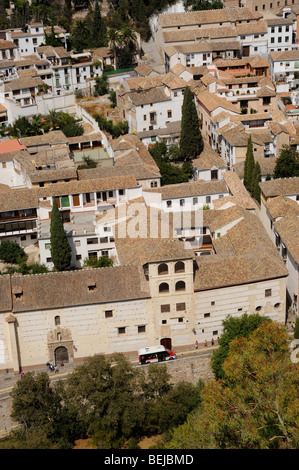 Granada, Spanien, Häuser im Quartier Albaicin gesehen von der Alhambra Stockfoto