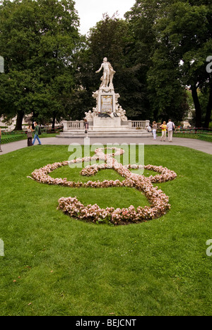 Denkmal von Mozart im Burggarten Garten, Wien, Österreich Stockfoto