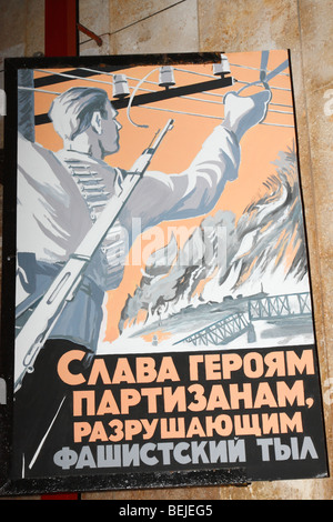 Ein Vintage Poster - Bill geklebt (geschrieben) an Wänden von Sowjet - ukrainischen Partisanen während der Nazi-Invasion II WW Odessa, Ukraine Stockfoto
