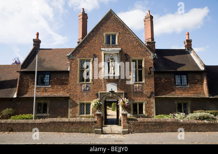 Die Jesus-Krankenhaus Almhouses in Bray, in der Nähe von Maidenhead. Berkshire. VEREINIGTES KÖNIGREICH. (Gegründet im Jahr 1609 von William Goddard.) Stockfoto