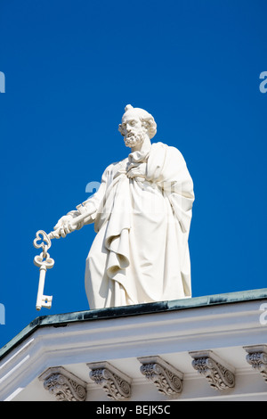 Statue des Apostels Petrus in Tuomiokirkko Kathedrale Helsinki Finnland Stockfoto