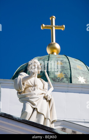 Statue des Apostels Thomas in Tuomiokirkko Kathedrale Helsinki Finnland Stockfoto