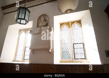 Denkmal für John Fuller, Mad Jack Fuller, Brightling Kirche in East Sussex, UK. Er wurde begraben in einer großen Pyramide auf dem Hof Stockfoto