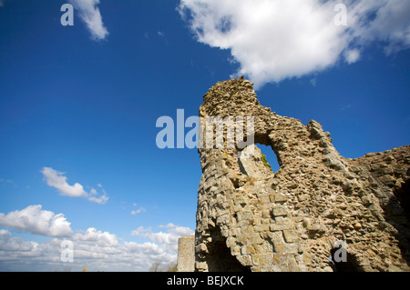 Ruinen von Pevensey Castle gebaut innerhalb der Mauern eines römischen Kastells in Sussex UK in der Nähe, wo die normannischen Invasion begann. Stockfoto