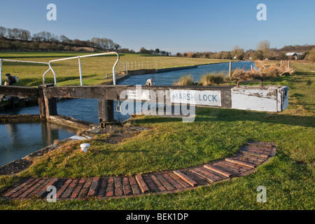 Marsh-Sperre auf der Kennet und Avon Kanal in der Nähe von Hungerford, Berkshire, Großbritannien Stockfoto