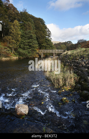 Der Fluss Rothay zwischen Grasmere und Rydal Wasser im englischen Lake District läuft, Großbritannien Stockfoto