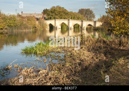 Themse am Zusammenfluss mit dem River Windrush in Newbridge in Oxfordshire, Vereinigtes Königreich Stockfoto