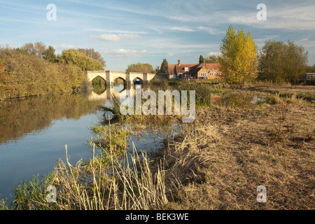 Themse am Zusammenfluss mit dem River Windrush in Newbridge in Oxfordshire, Vereinigtes Königreich Stockfoto