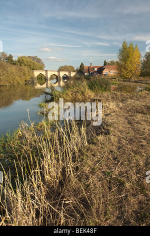 Themse am Zusammenfluss mit dem River Windrush in Newbridge in Oxfordshire, Vereinigtes Königreich Stockfoto