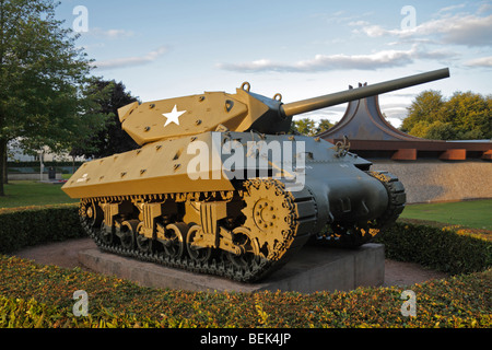 Eine M10-TD (Jagdpanzer) vor dem Museum der Schlacht von Normandie, Bayeux, Frankreich. Stockfoto