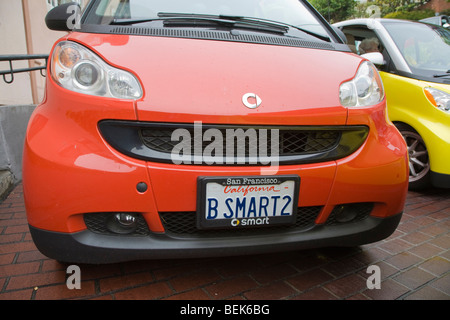 B SMART2 Nummernschild. Lombard Street ein während ein Auto club Rallye, CA, USA Stockfoto