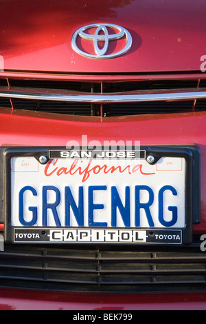 GRNENRG' (Green Energy) Nummernschild auf Toyota Prius mit einem San Jose Capitol-Rahmen. Mountain View, Kalifornien, USA Stockfoto