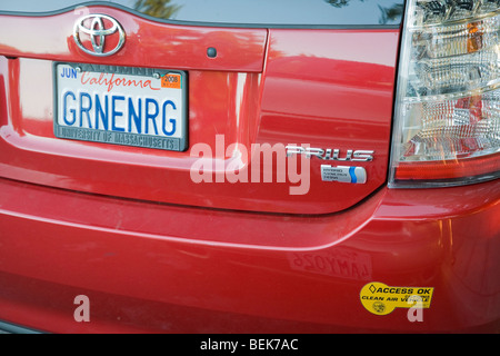 Toyota Prius mit einer "GRNENRG" (Green Energy)-Kfz-Kennzeichen und eine saubere Luft-Fahrzeug-Aufkleber. Stockfoto