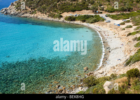 Mare Pintau Bay in Sardinien, Cagliari. Smaragdgrünes Wasser, kristallklarem Wasser. Sommer-Retreat, Italien Urlaub. Stockfoto