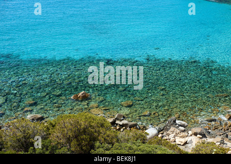 Mare Pintau Bay in Sardinien, Cagliari. Smaragdgrünes Wasser, kristallklarem Wasser. Sommer-Retreat, Italien Urlaub. Stockfoto