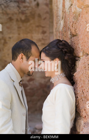 Seitenansicht von ein paar romancing Stockfoto
