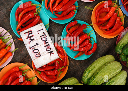 Anzeige von Red Chili oder Peperoni auf einem Gemüse Stall oder Markt Kuching Sarawak Malaysia Borneo Stockfoto