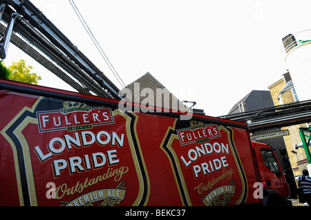 Fullers London Pride Bier Lieferung LKW in der Brauerei Stockfoto