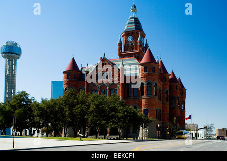 Die Old Red Courthouse in der Innenstadt von Dallas, TX. Stockfoto