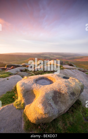 Higger Tor an einem Sommer-morgen bei Tagesanbruch im Peak District National Park Stockfoto