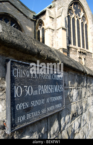Aushang der Pfarrei Masse Mal in Chiswick Pfarrkirche, die Kirche des Heiligen Nikolaus in Chiswick, West London, england Stockfoto