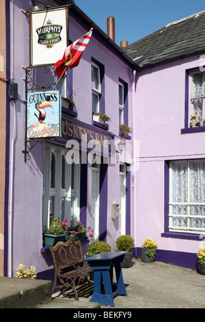 Causkey Pub im Dorf Eyeries, Beara Halbinsel, West Cork, Irland Stockfoto